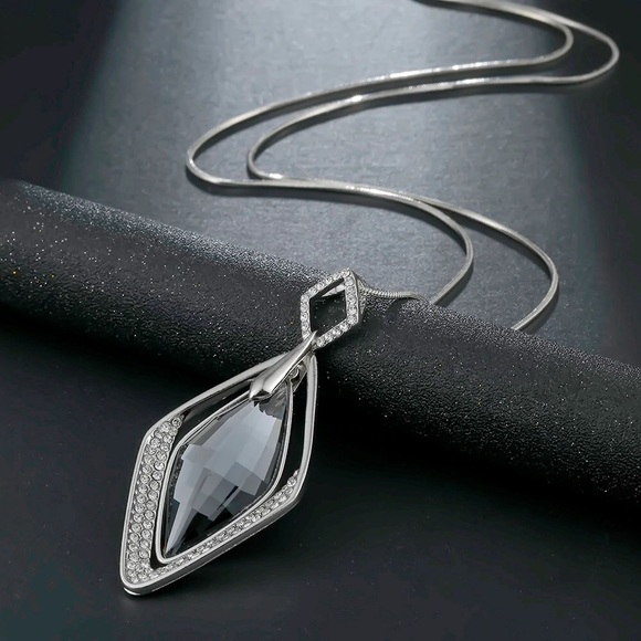 Long Black and Silver Glass Pendant Necklace - Picture 3 of 5